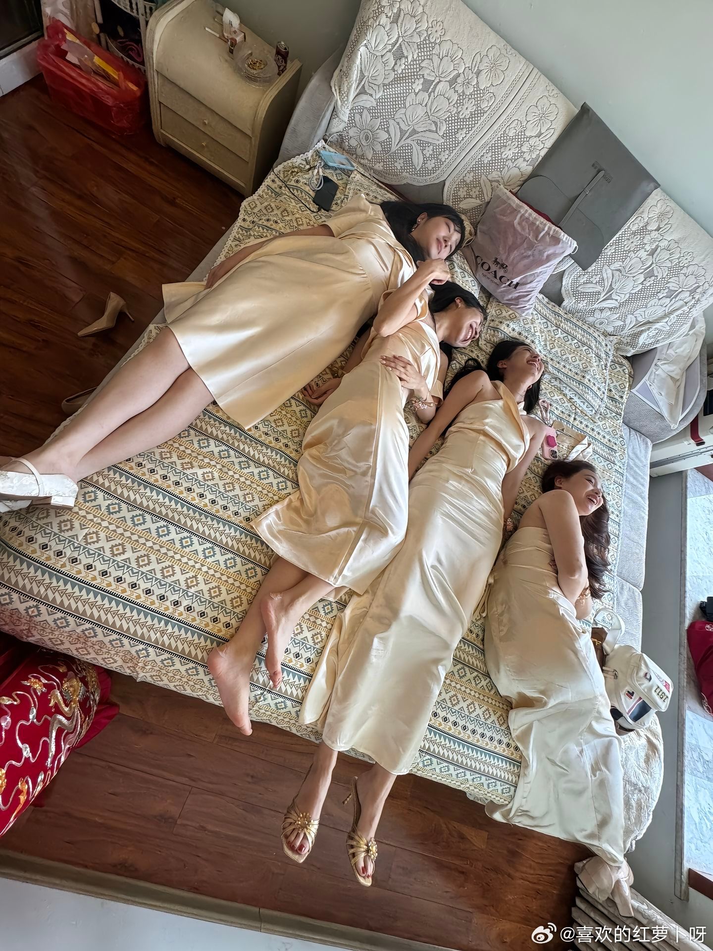 2点起床的伴娘们在新郎家燃尽了～ ​​​