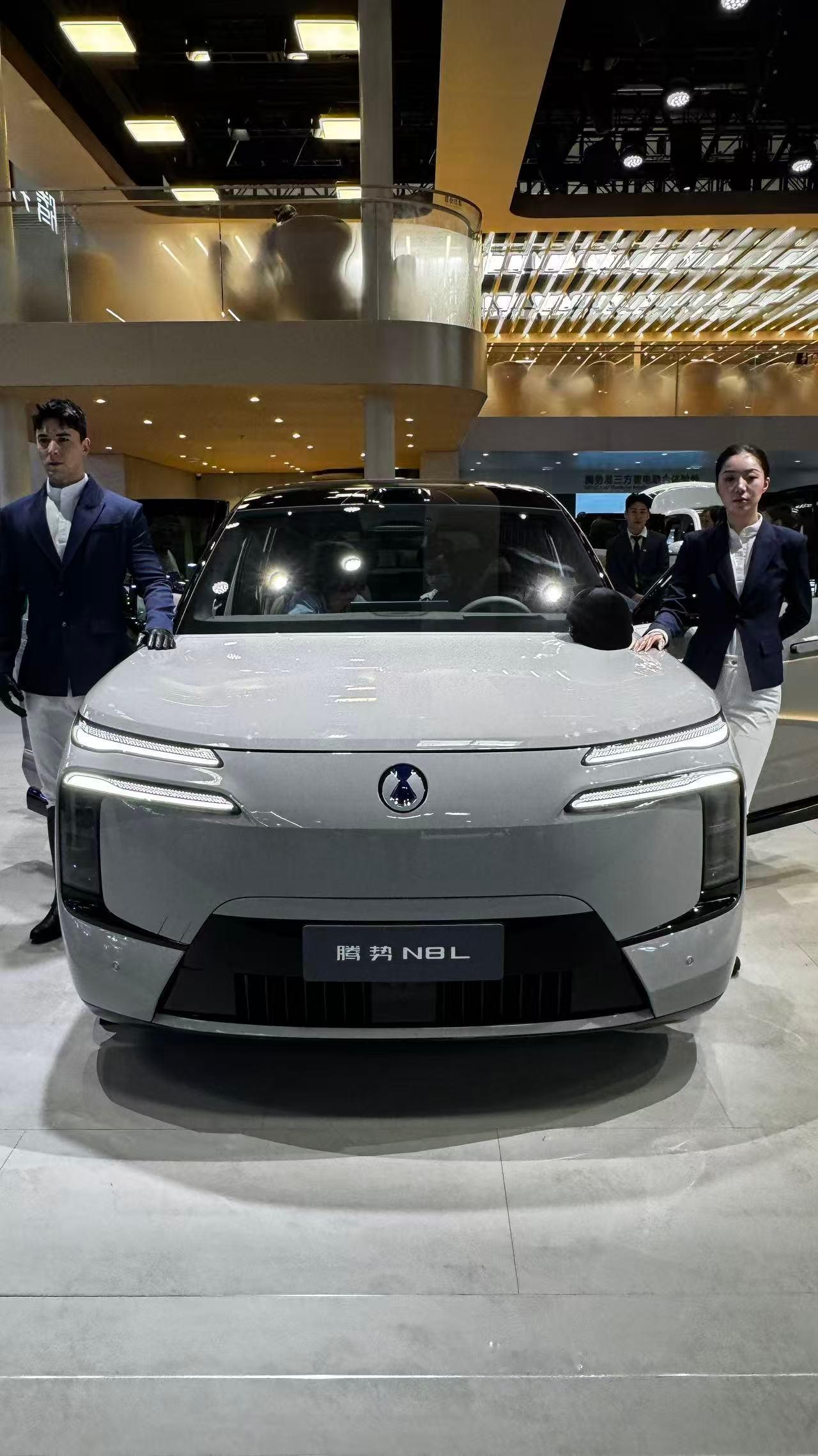 2026北京车展 全新闪充版的腾势N8L～预售35万起，还有第二代刀片电池及闪充