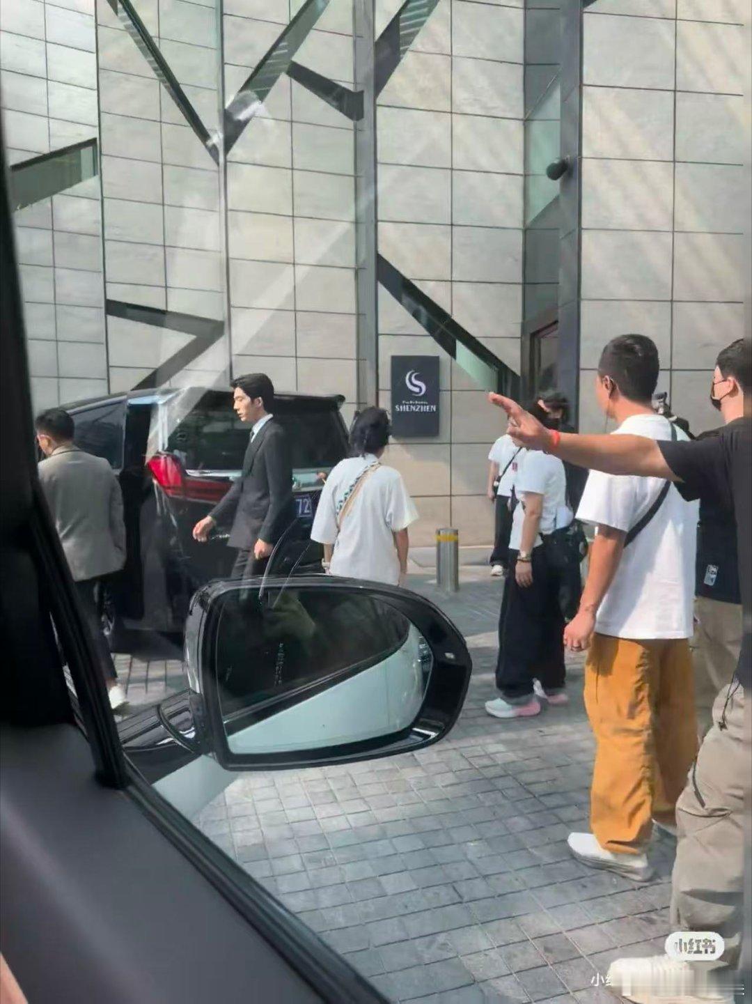 井柏然早春晴朗造型井柏然早春晴朗路透井柏然早春晴朗造型，咋样，[点赞][点赞][