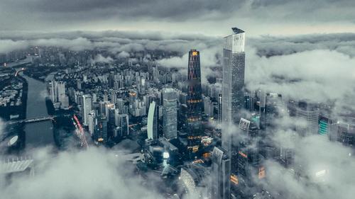 最近，二季度宏观杠杆率迎来了自2022年以来的首次下降。不少声音在欢呼去杠杆见效