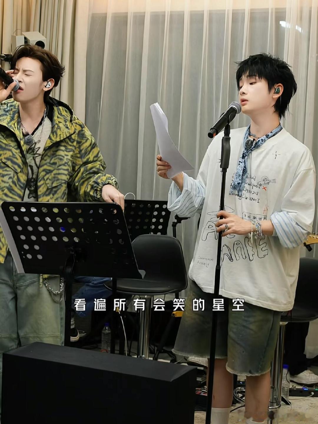 小鬼周震南好有默契 小鬼和周震南这俩人真的太有默契了，问答的时候差不多是同一秒说