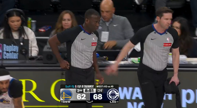 ▲裁判受伤了。。。 