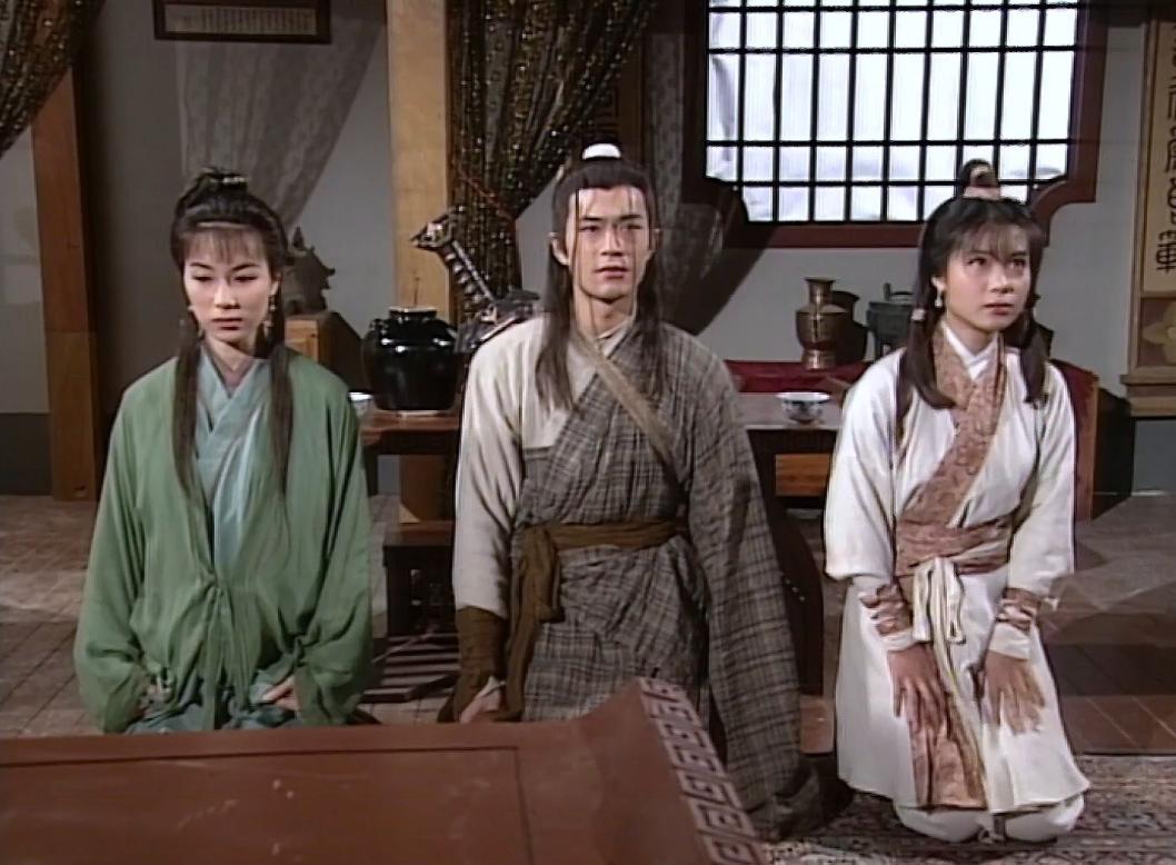 在倚天屠龙记中，黄衫女是一个争议非常大的人物。

首先，黄衫女姓杨，而且说出了“