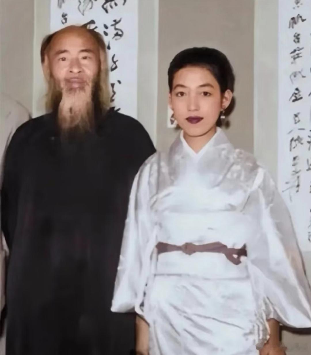 1955年54岁张大千与22岁日本情人合影宛若爷孙（见附图）————汉周读书 