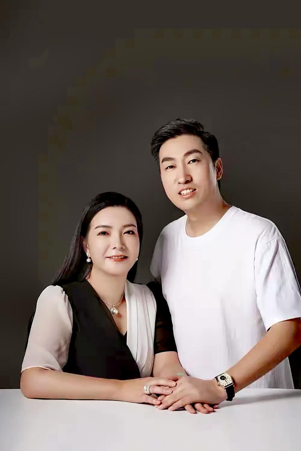谁也没想到，周文强人设彻底崩塌，公司账户冻结、全线课程下架停售，争议和投诉铺天盖