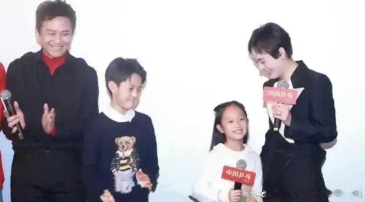 等等五官和孙俪太像了不止是等等啊，妹妹的五官也一个模子里刻出来的，毕竟邓超和孙俪
