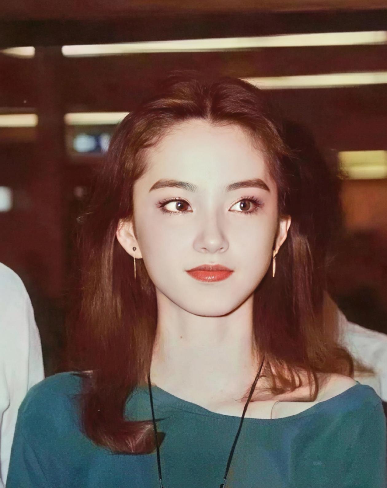 看图猜美女，有人能认出来这是哪位女明星吗？