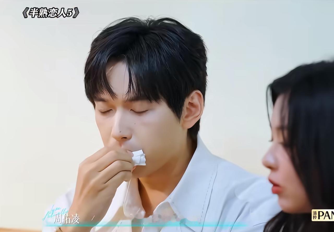 周佑凌承认他对柳柳是生理性的喜欢。
这种心动从第一眼就开始了，抗拒不了，也掩饰不