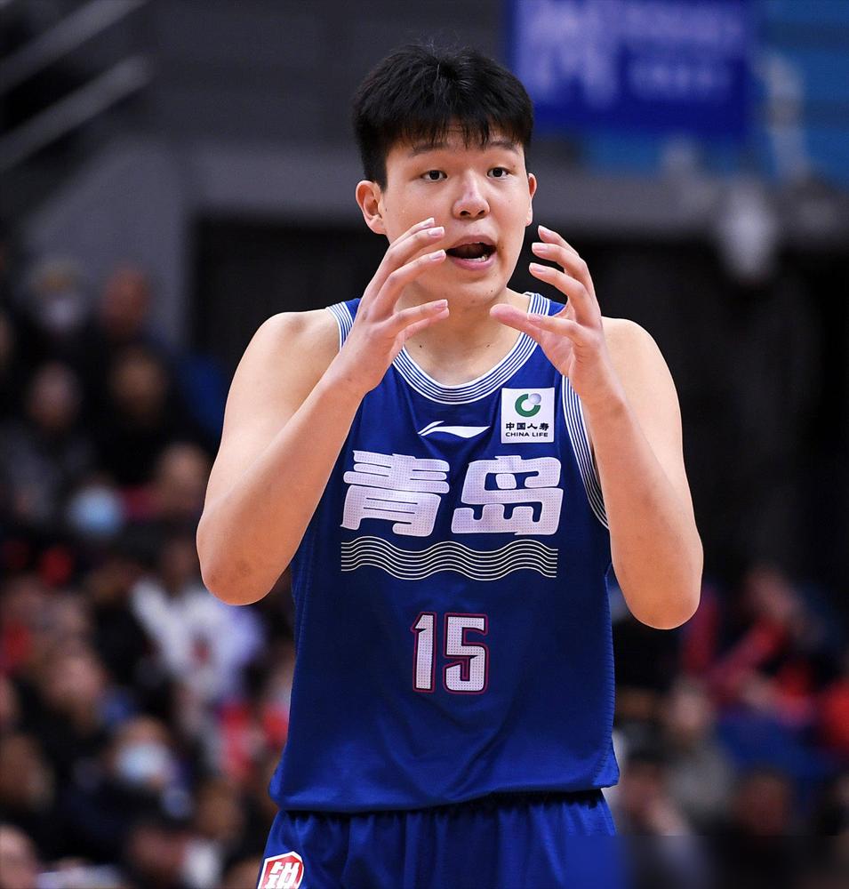 中国男篮输了，输给日本19分。

赛后，郭士强教练揽下全责。

大家盯着的是杨瀚