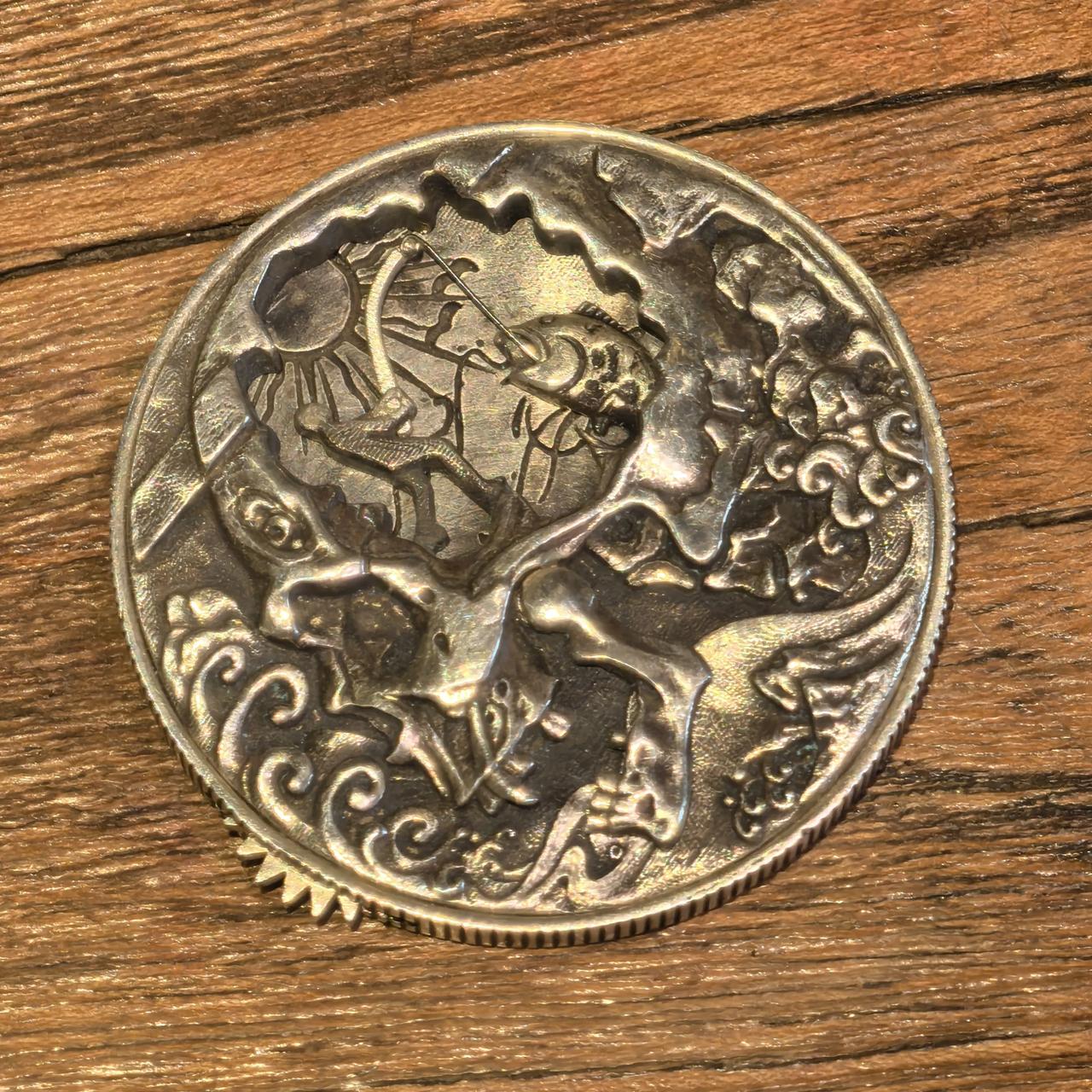 魔物首饰[赞]

在重庆郊区的虎峰山里遇到一位大师，制造金属首饰。

宇宙级的工