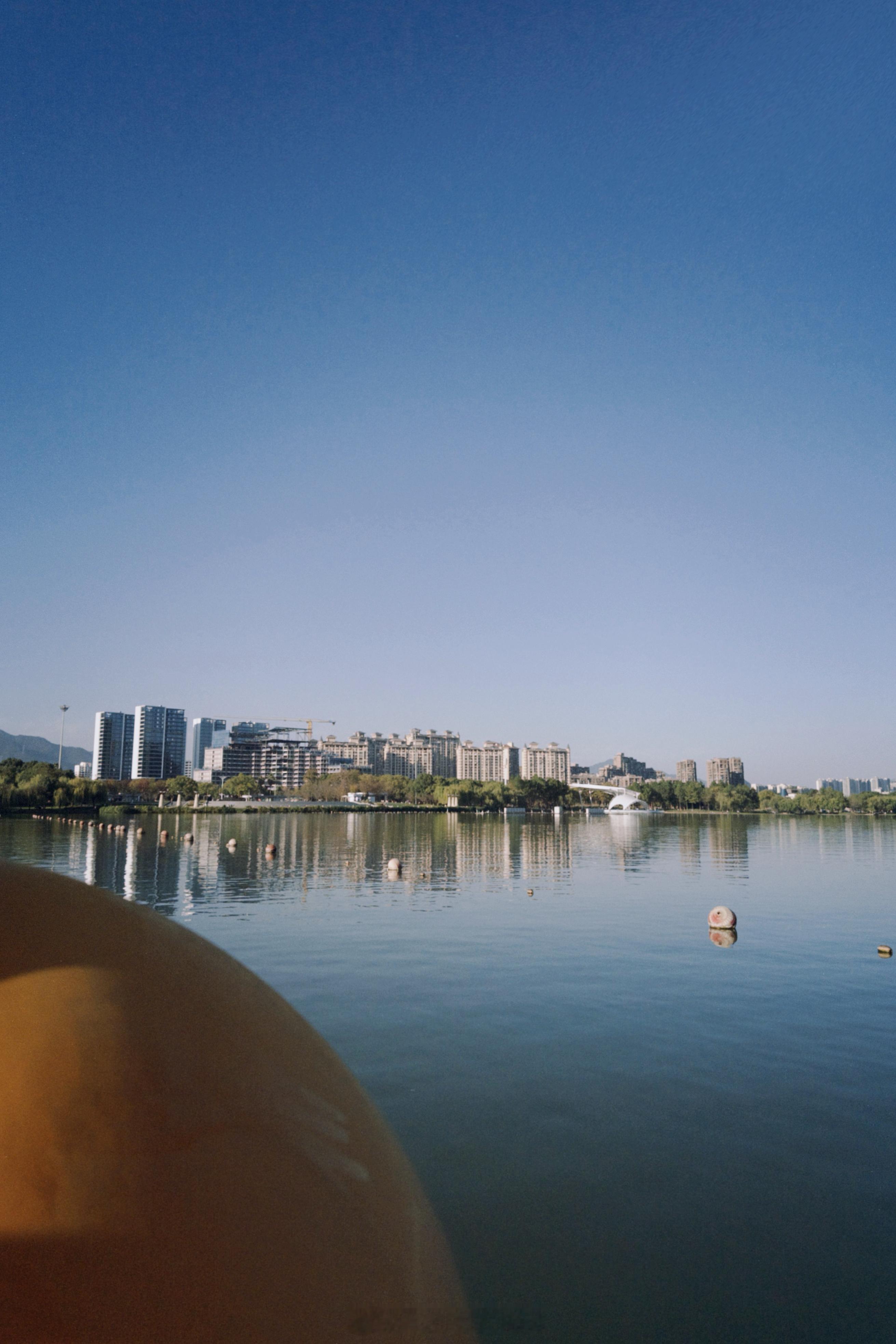 发生什么事了 专注游湖 