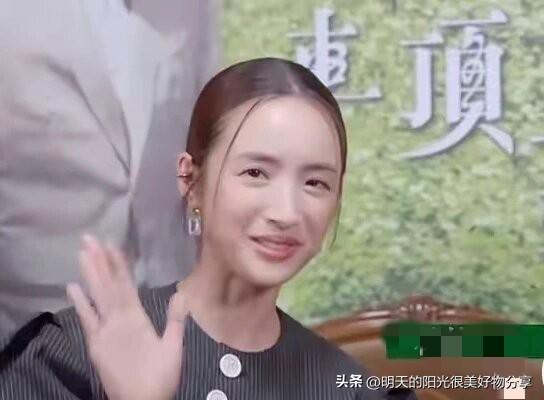 真是岁月不饶人啊，看林依晨的面相变了，看起来跟以前很不一样诶，是生了小孩，年纪大