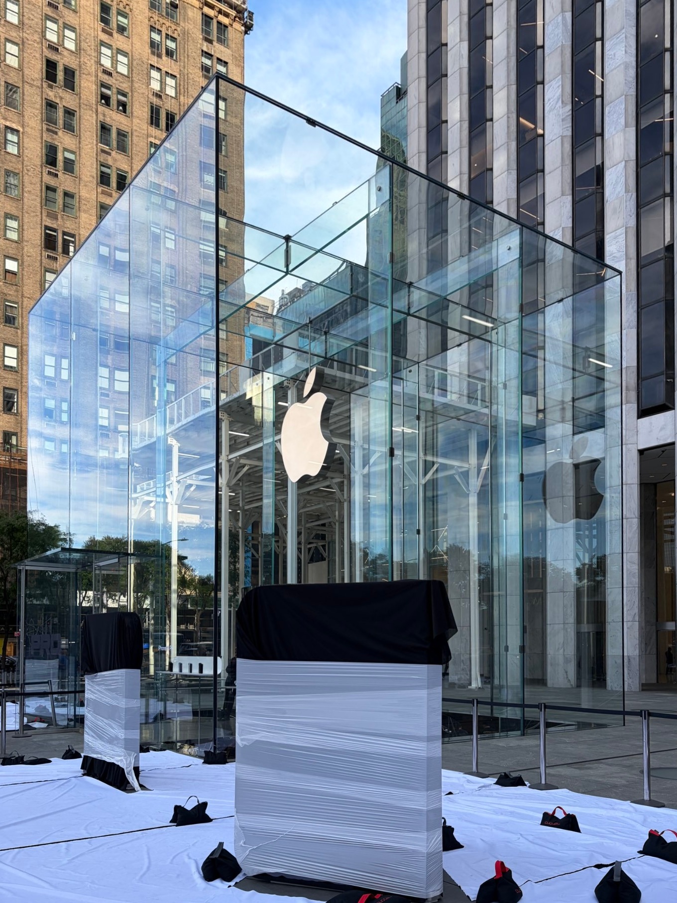 iphoneduo iPhone Duo 发售，Apple静安、第五大道新道具明