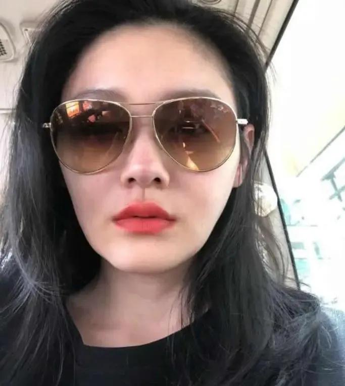 大s在婚姻中，你选错人、走错了路，你 没有自暴自弃、怨天尤人，依然自由自在的生活