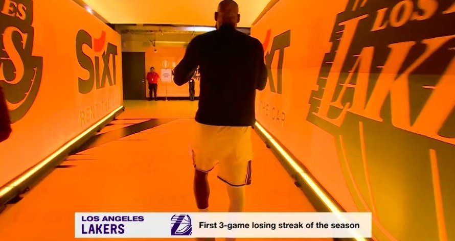 ➡自律的人赛后一定是要赶紧回去加练对比明显！詹姆斯赛后立即返回更衣室 杜兰特与湖