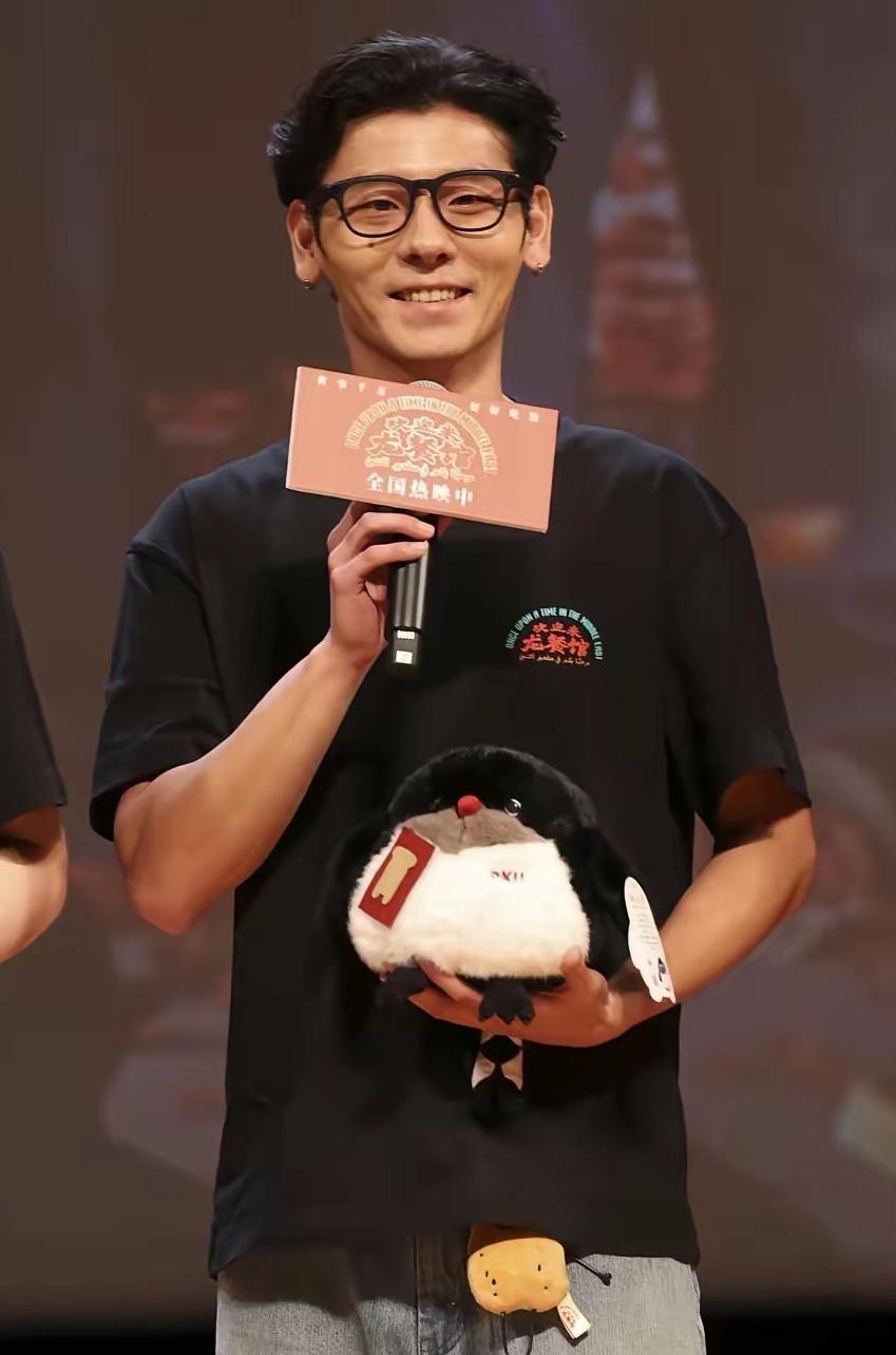 第21届中国长春电影节金鹿奖上，蒋奇明和檀健次双双成影帝，这双影帝场面可是金鹿奖