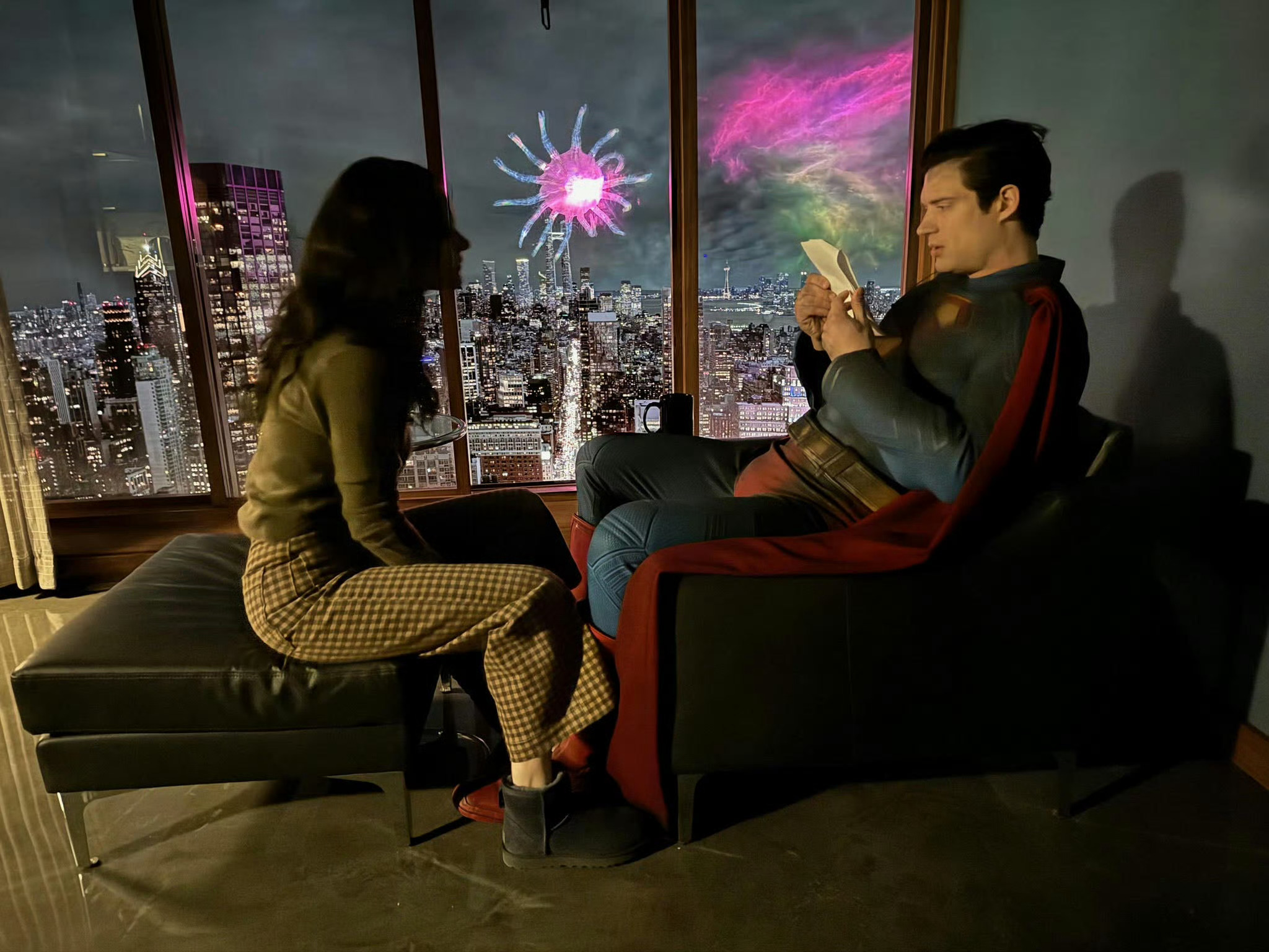 影片相关 詹姆斯·古恩近期分享DCU电影超人 幕后照，拍摄间隙的片刻休憩。本片续