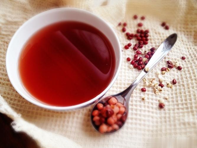 #中医话养生[超话]#红豆薏米祛湿，并不适合每个人红豆薏米的确是我们健脾祛湿的绝