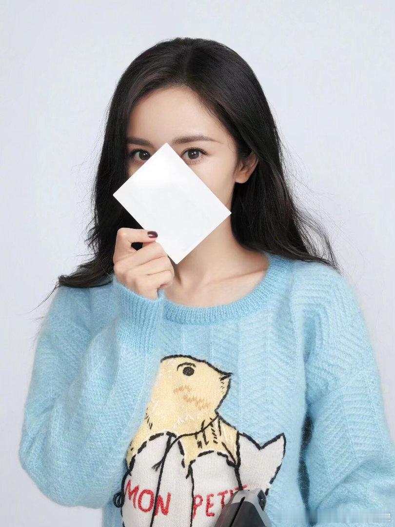 杨幂  🦊杨幂prada品牌代言人 “原来人的心，有时会比自己想像的坚韧的多。