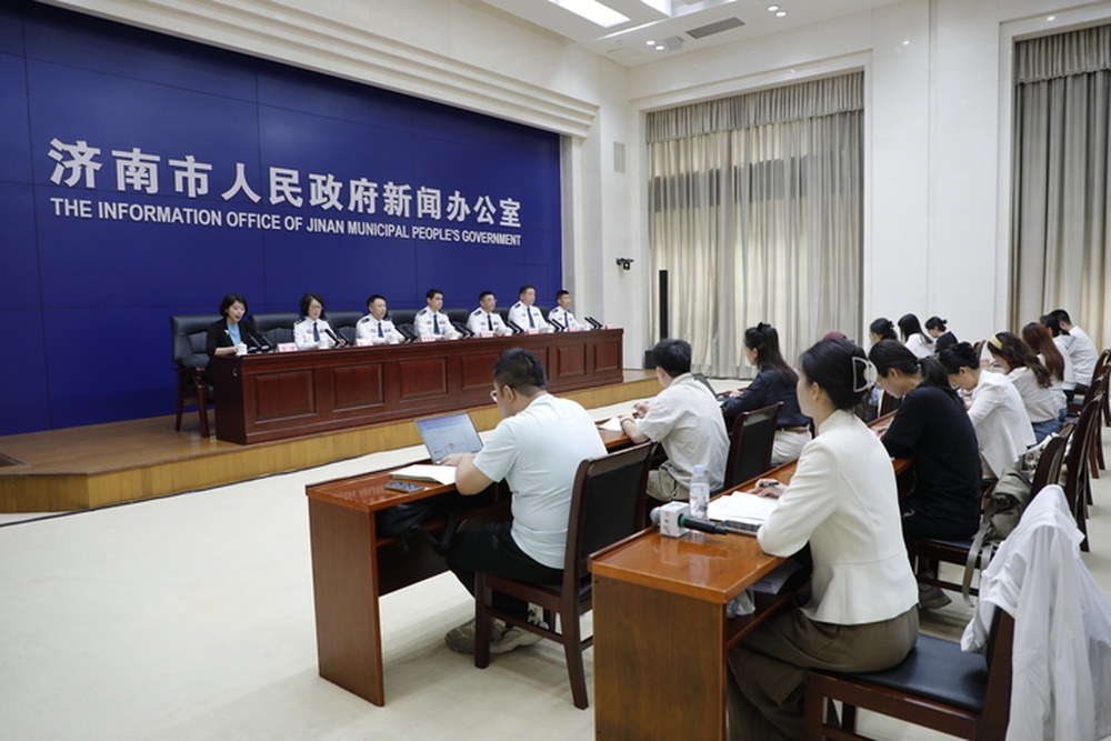 累计打掉“六霸”团伙18个，追回被骗资金1700余万元，济南公安重拳整治各类突出刑事犯罪