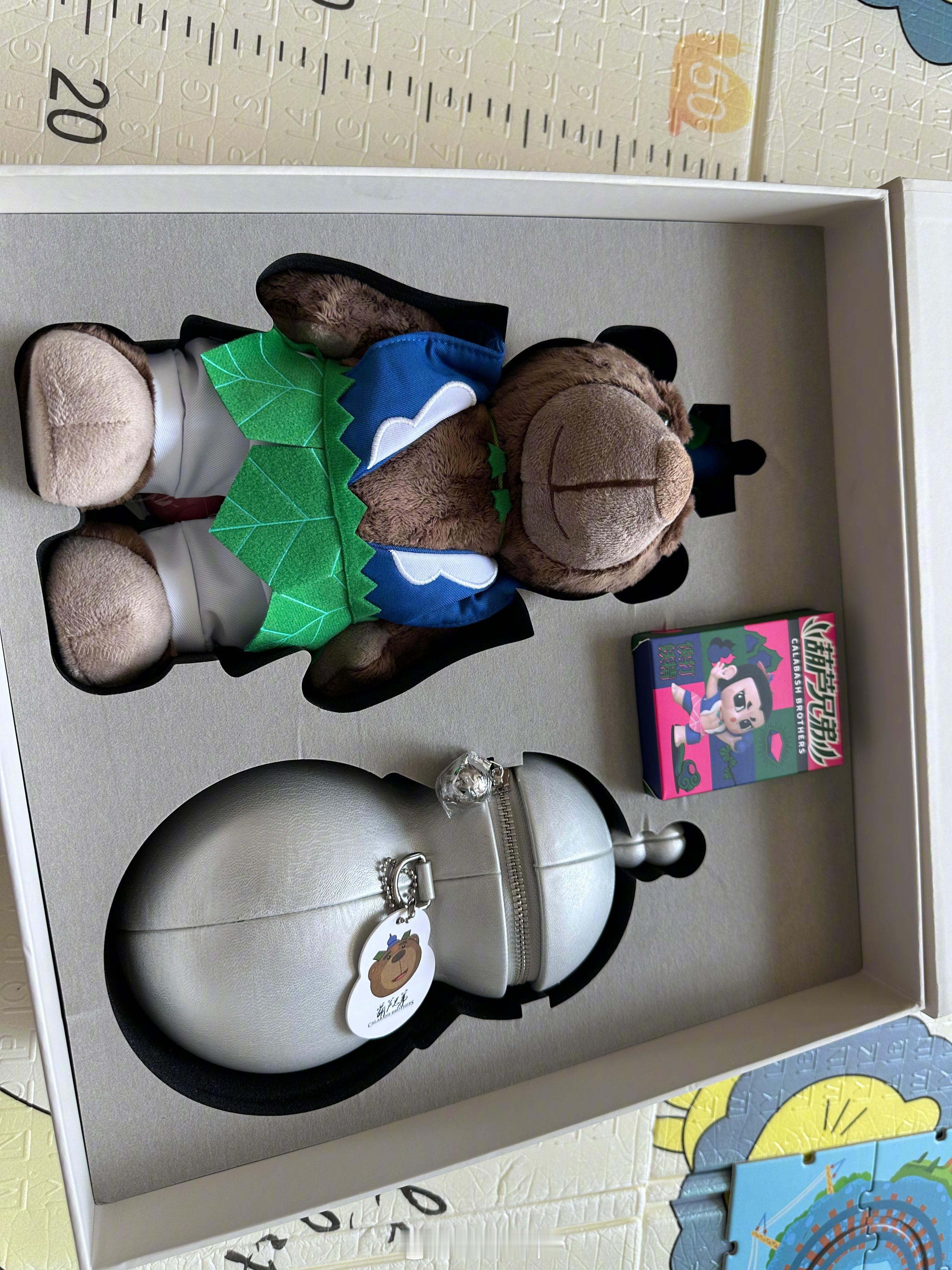 收到了宝马送的六一礼物，葫芦兄弟联名款bava，这个我就不抽奖了！小电吹很喜欢。