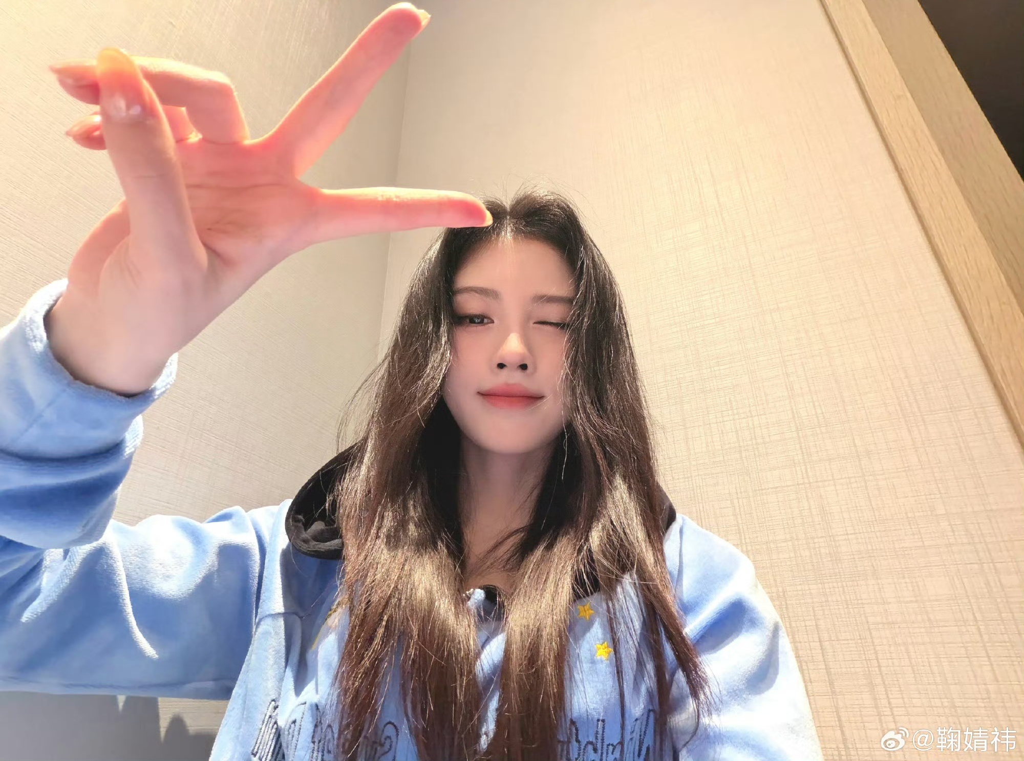 鞠婧祎[超话]jjy鞠婧祎万花世界jjy鞠婧祎苏绿夏“爱你的代价是我单方面的付出