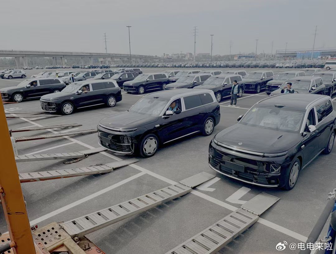 零跑D19工厂开始发运展车了 