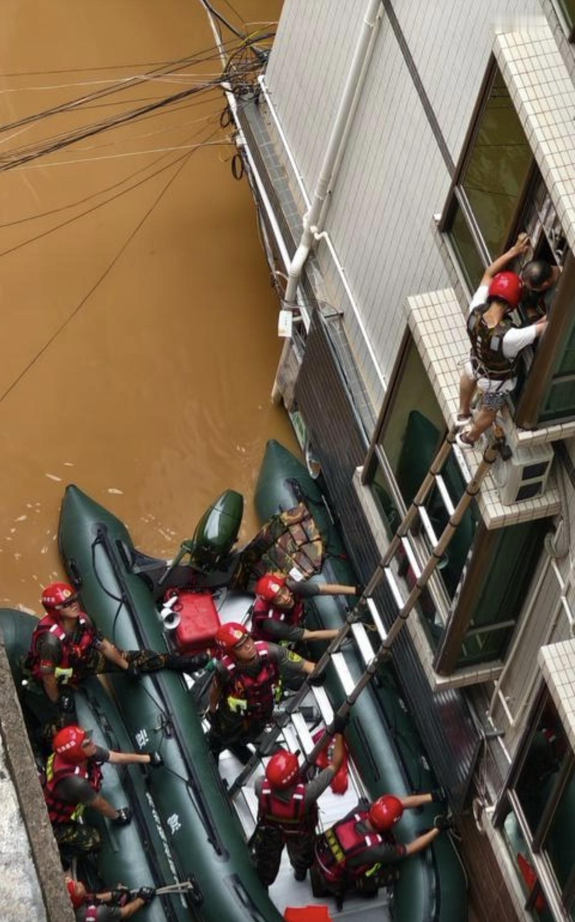 超百年一遇洪水突袭广东怀集，6.8万人紧急转移
2025年6月，受台风“蝴蝶”及