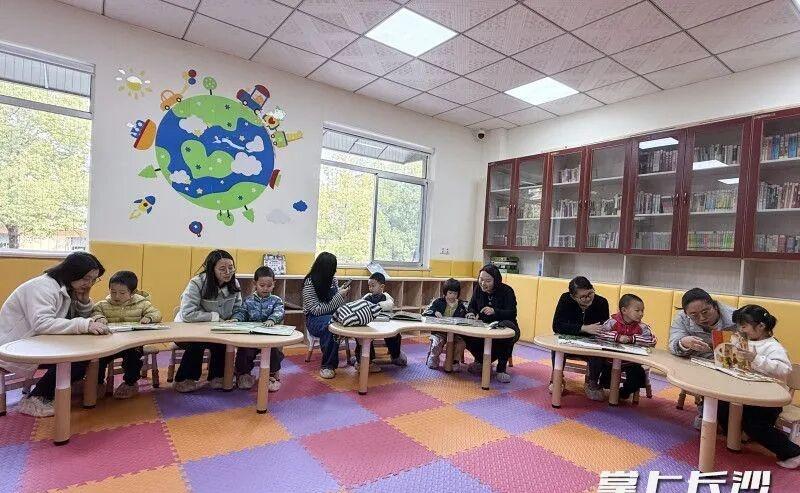 【家门口的“托育港湾”！芙蓉区首个婴幼儿科学育儿指导站投用】3月12日下午，芙蓉