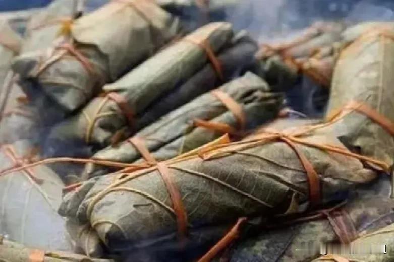 这次回家给父亲带了点甘肃天水这边的粽子，
因为今年端午节我和父亲再也吃不到母亲亲