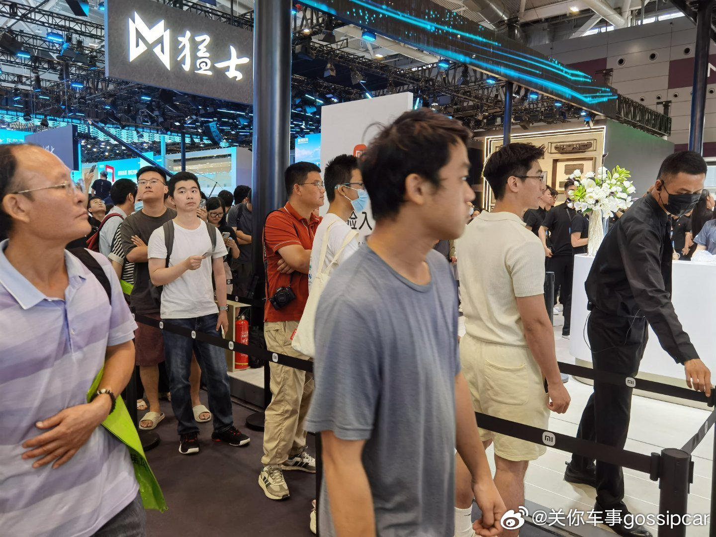 2025粤港澳大湾区车展 小米展台撑起了整个馆的流量[允悲]甚至还要排队进去看Y