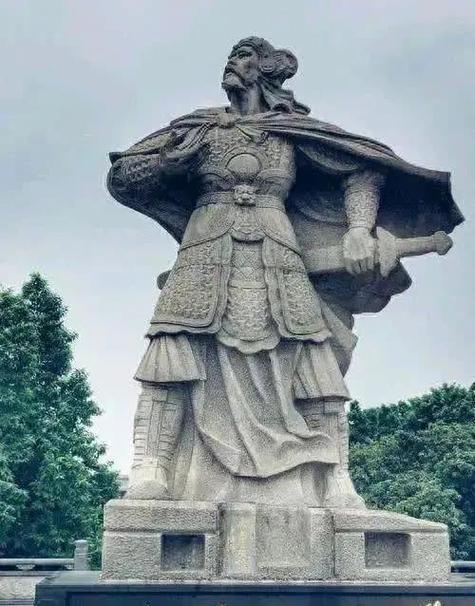 袁崇焕到底是战略天才，还是职场混子？

要我说，他既是天才，也是混子，只不过这两