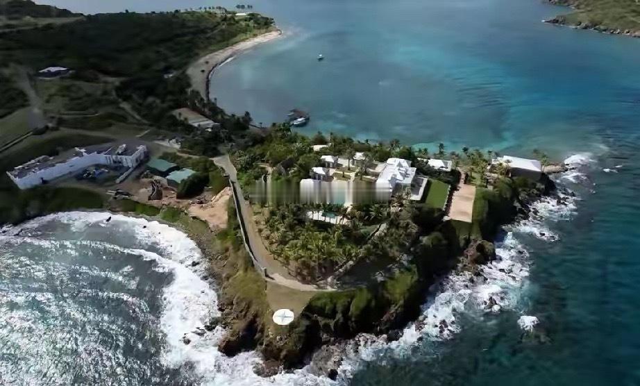 这个岛叫做萝莉岛，这个岛上曾经的岛主叫爱泼斯坦。很长一段时间以来，围绕这个岛和那