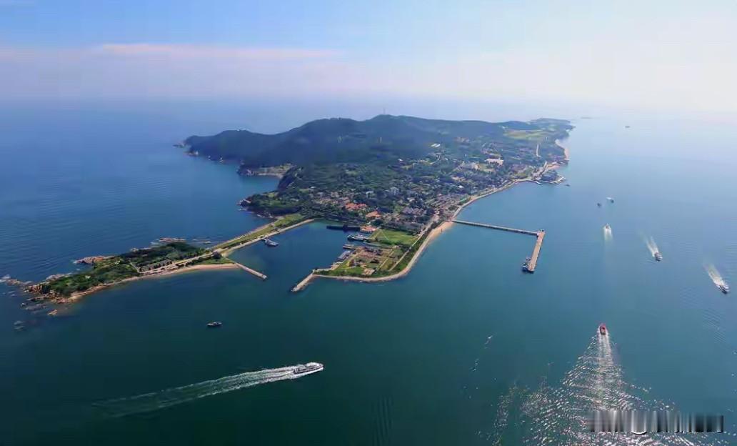 11月24日至28日，黄海海域接连响起实弹射击的铿锵炮声。

威海海事局率先公告