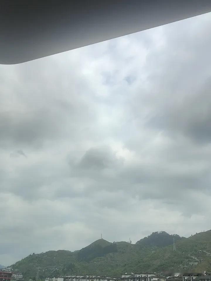 今日天气阴，不同城市体感大不同。在临沂，白天阴，南风3 - 4级，气温22摄氏度