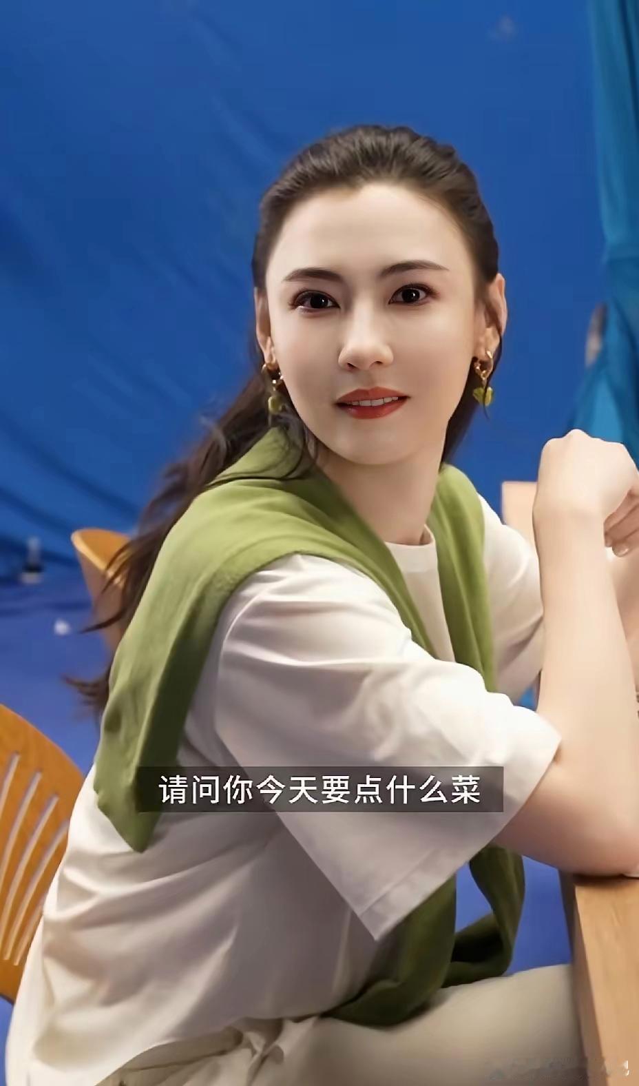 所以是很多人心里面的不老女神呀张柏芝的五官太完美了，长得这么漂亮，感情婚姻都不顺