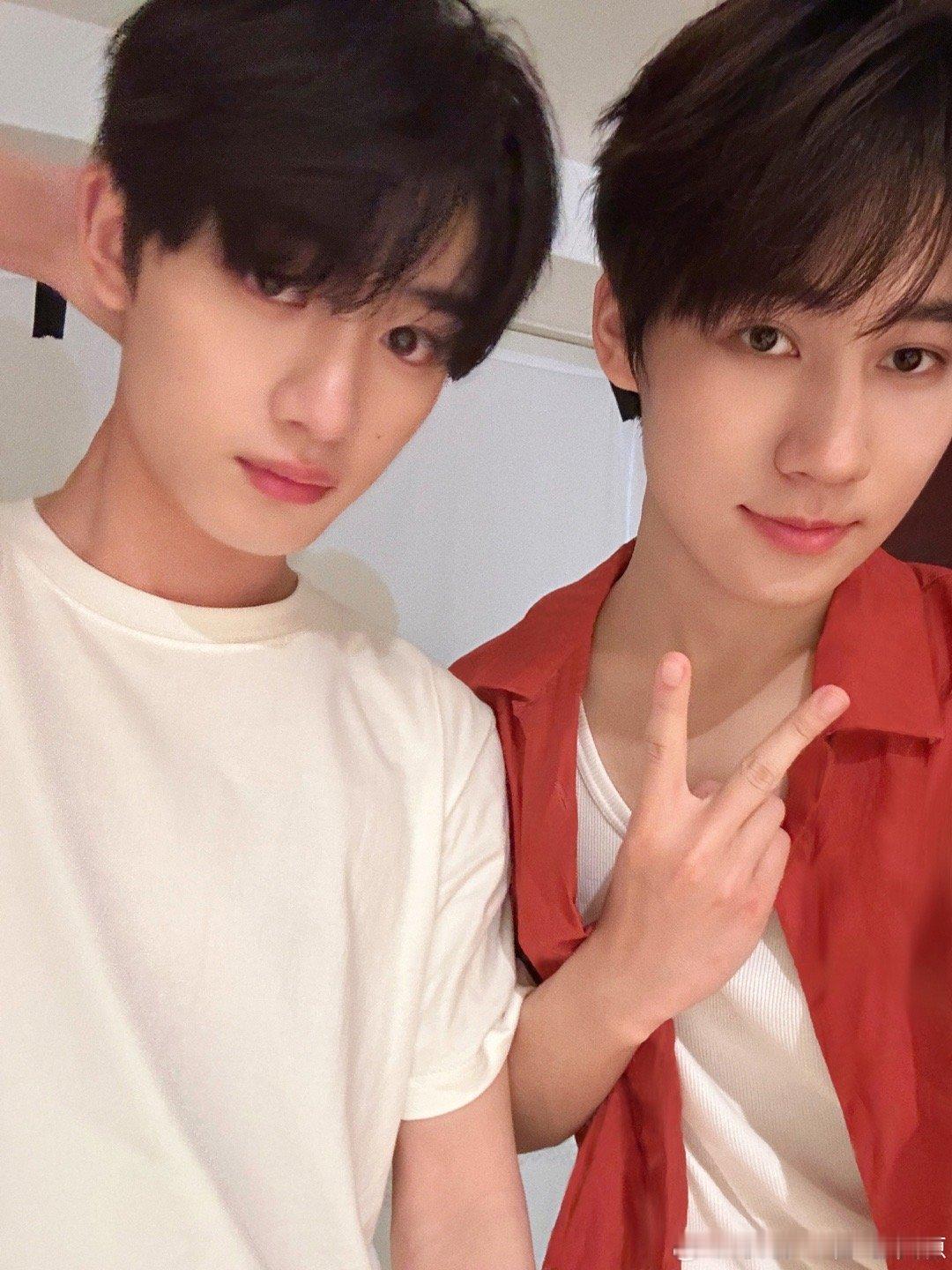 #刘耀文张真源严浩翔祝丁程鑫生日快乐#、#刘耀文张真源严浩翔为丁程鑫庆生# 刘耀