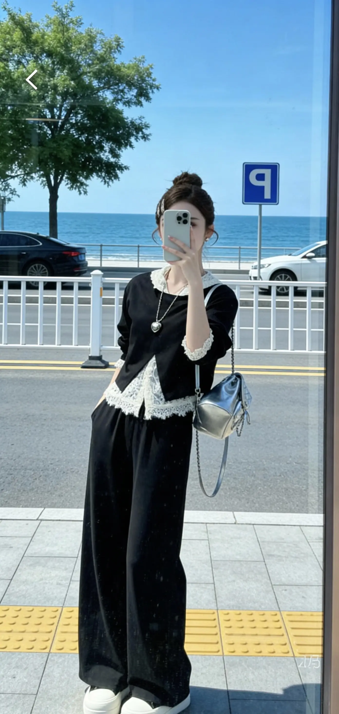 我不复杂 但也不简单 我待人随和 但并不是没有原则 善良和爱都是免费的...