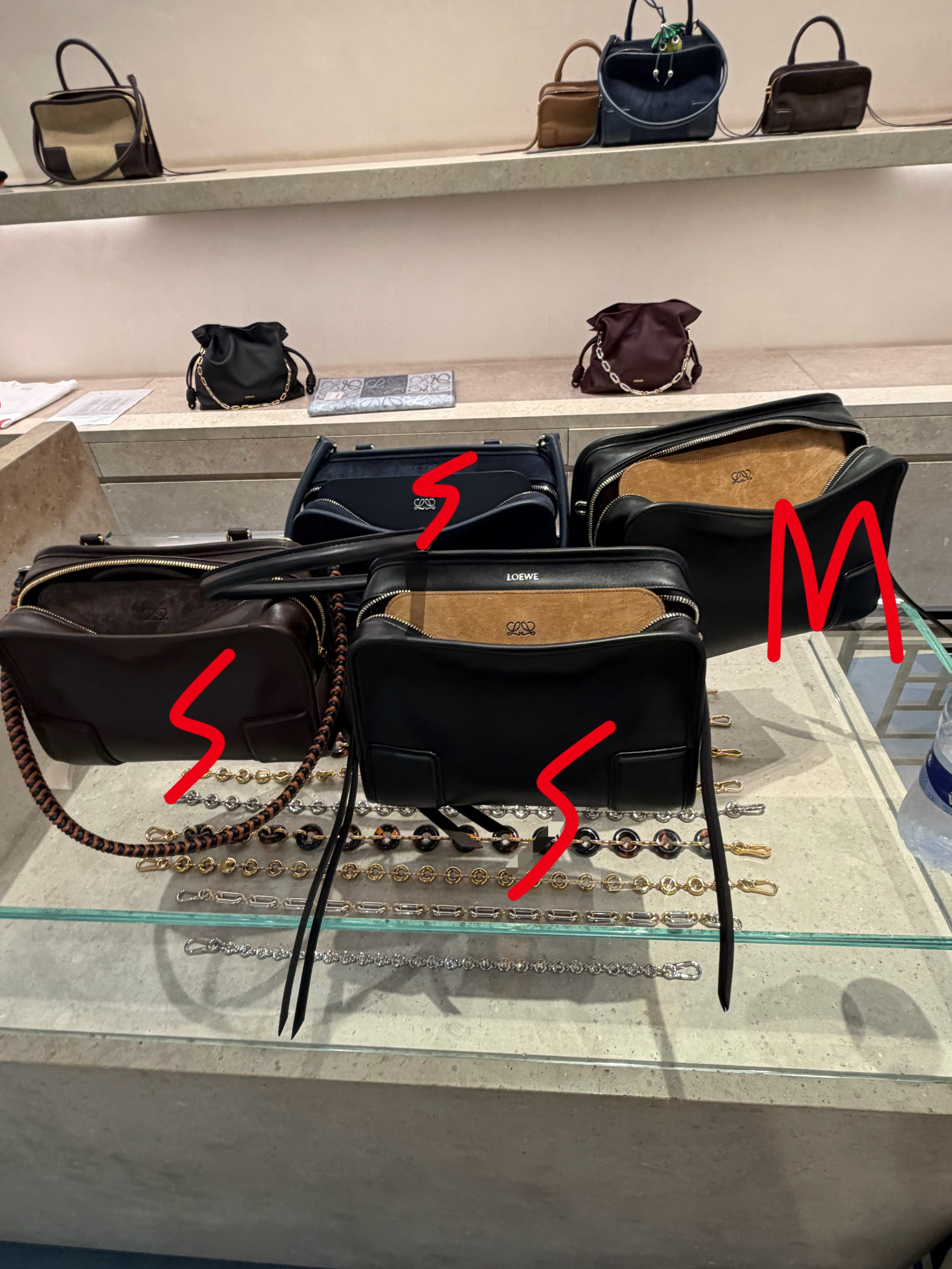 发现国内大多数门店的Amazona 只有3个型号板鸭有5个 mini  smal