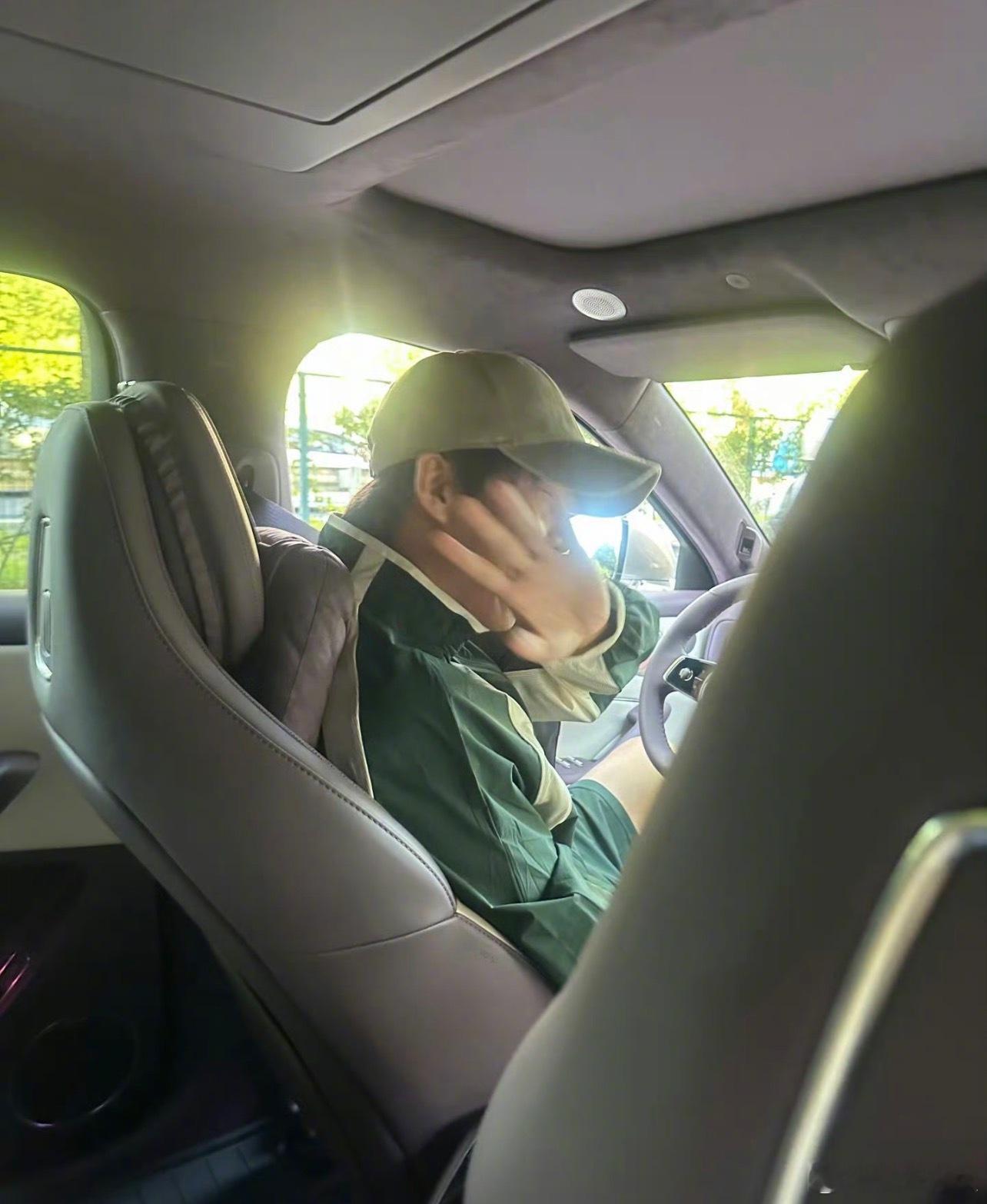 王天放载网友下高速高速上求助偶遇王天放 OMG这是什么神奇的缘分，网友因车出了交