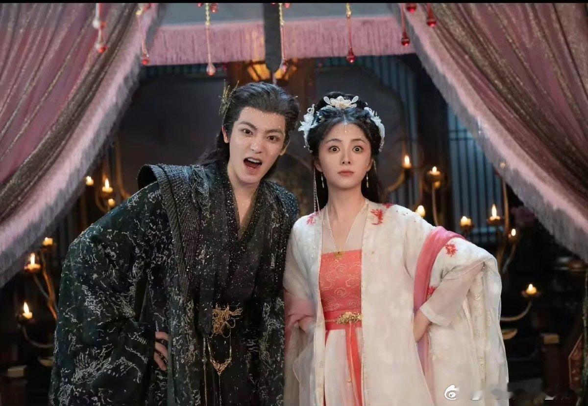 谭松韵侯明昊双人拍立得好甜求求《逍遥》搞快点！谭松韵侯明昊在好六的糖已经让我等不