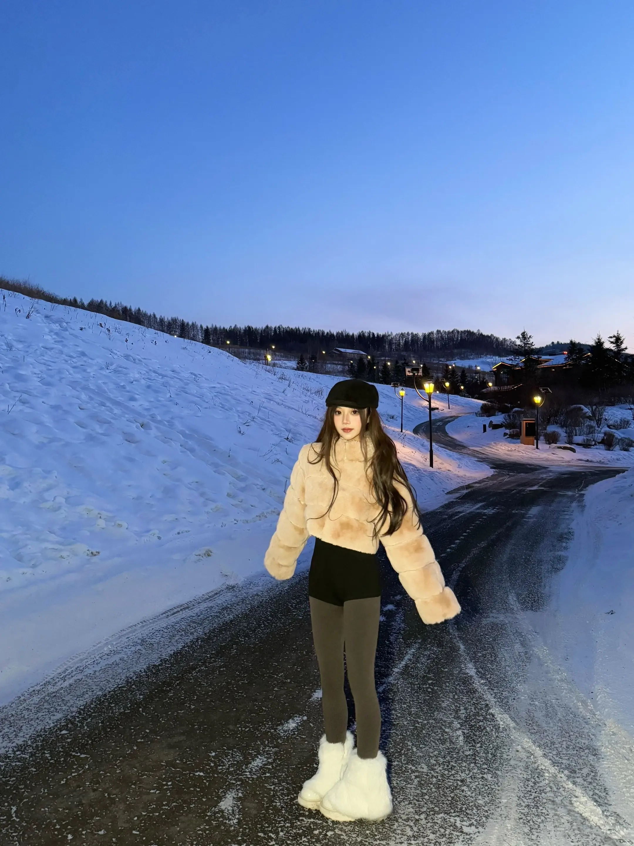 我就是喜欢耍小脾气呀  那你不知道哄我吗