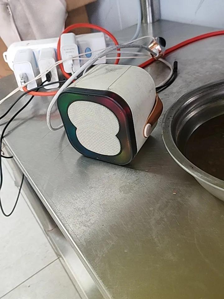 没事干就听会歌，全是老歌，好多年也没好好的听70后的歌词本 上学时爱唱的歌 总喜