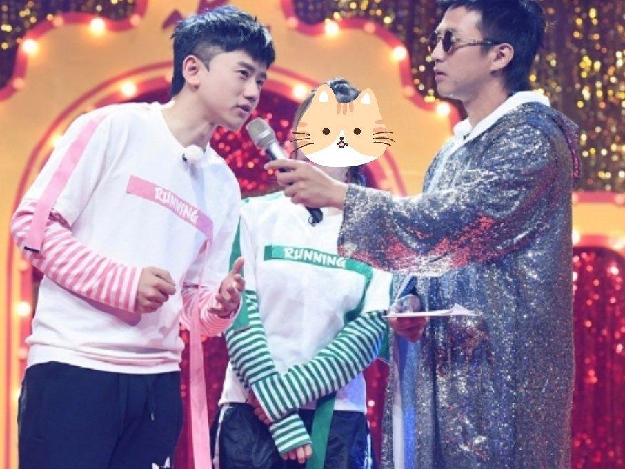 #张杰邓超同框旧照#当时看怎么不觉得张杰去跑男的这一期这么好笑。张杰吐槽邓超不做