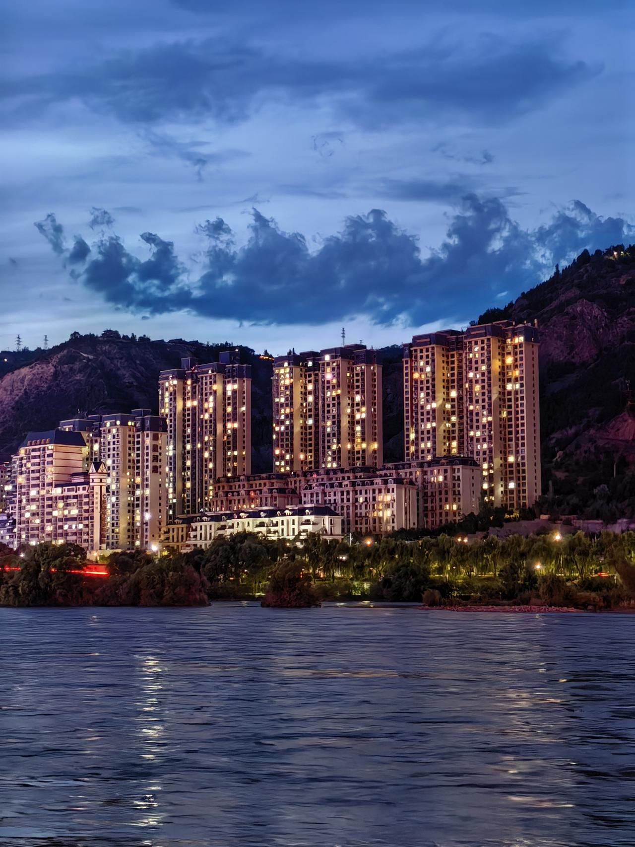 镜头下的兰州灯火阑珊金城夜