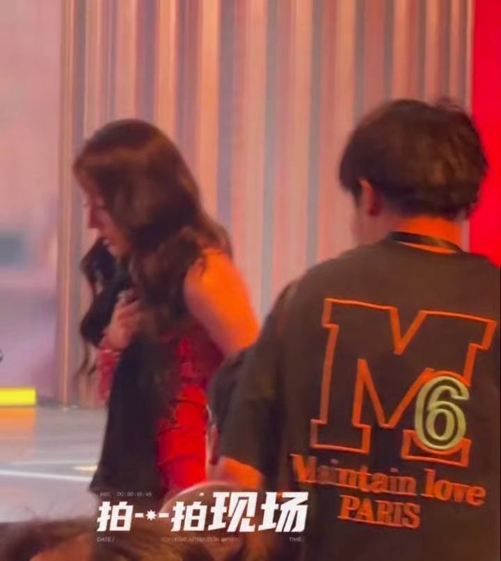 也是呆呆小咪∂好久不见迪丽热巴走红毯迪丽热巴今晚是利剑玫瑰