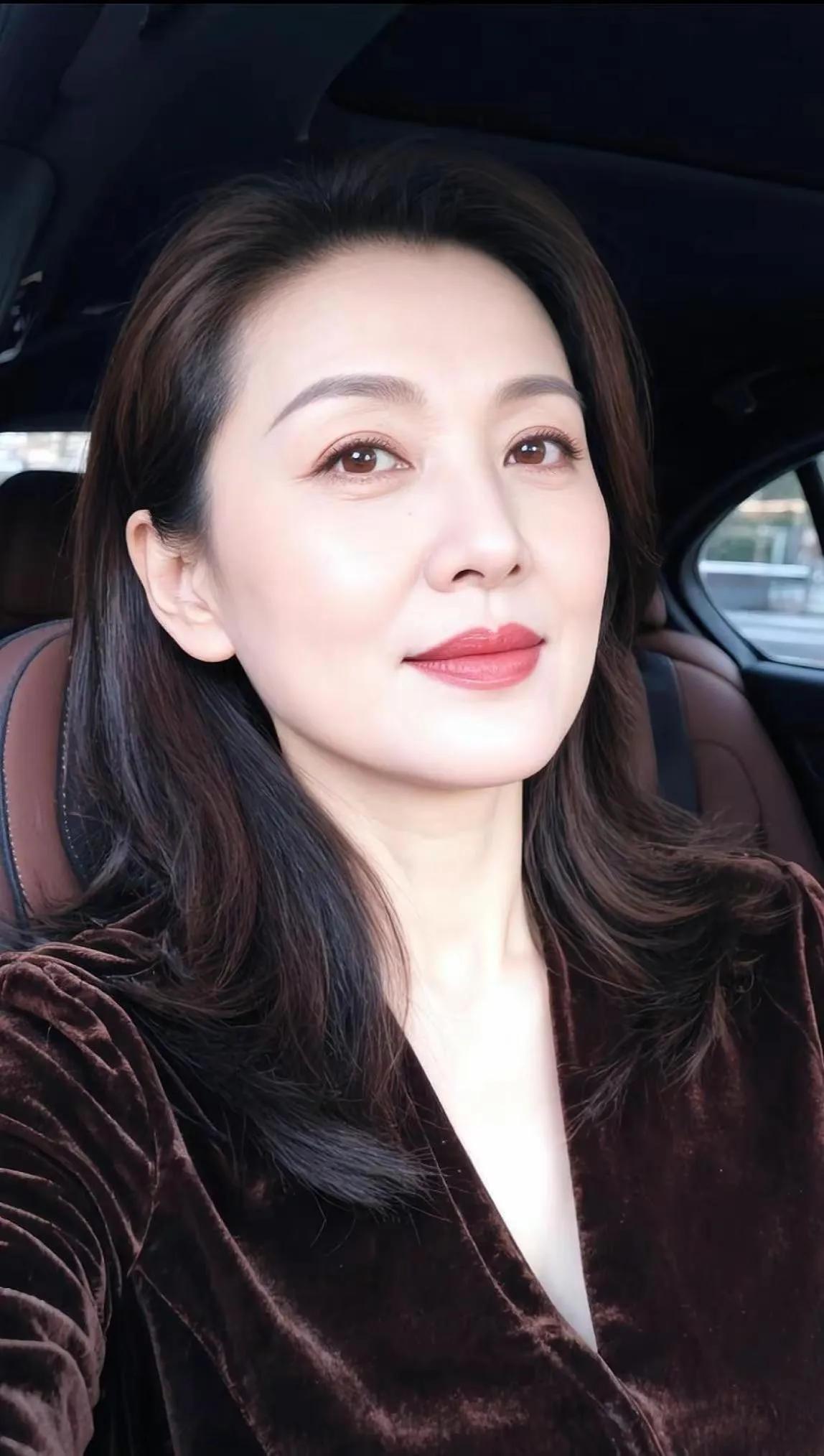 做一个独自美丽的知性女人不好吗?