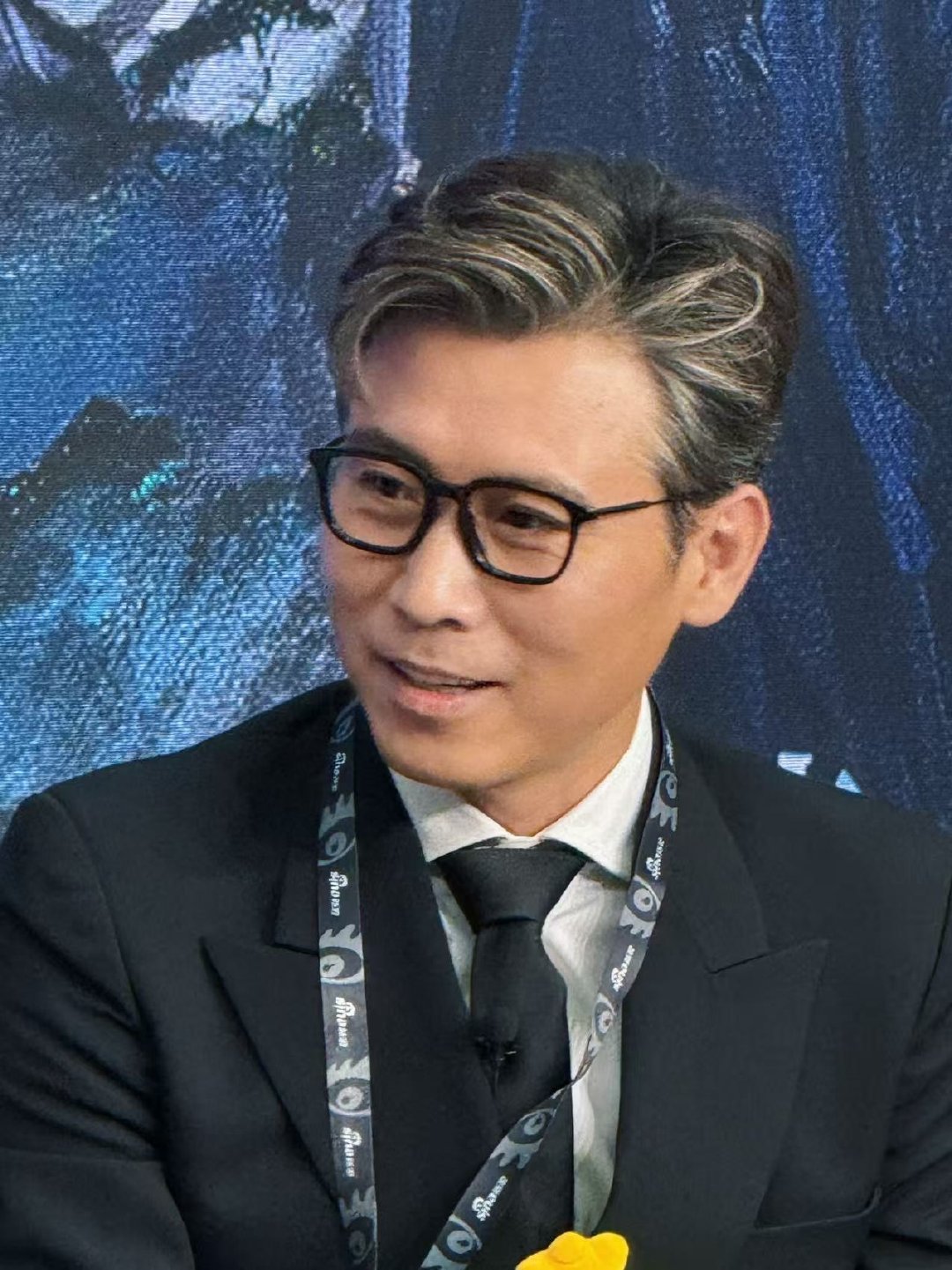 李乃文昨天下楼今天扫楼 点击就看李乃文凭一己之力笑翻直播间！此人已经神到昨天下楼