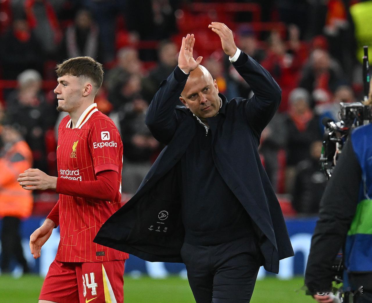 一往无前，再创历史

利物浦是欧冠历史第五支开局5连胜且至多丢1球的球队，也是其