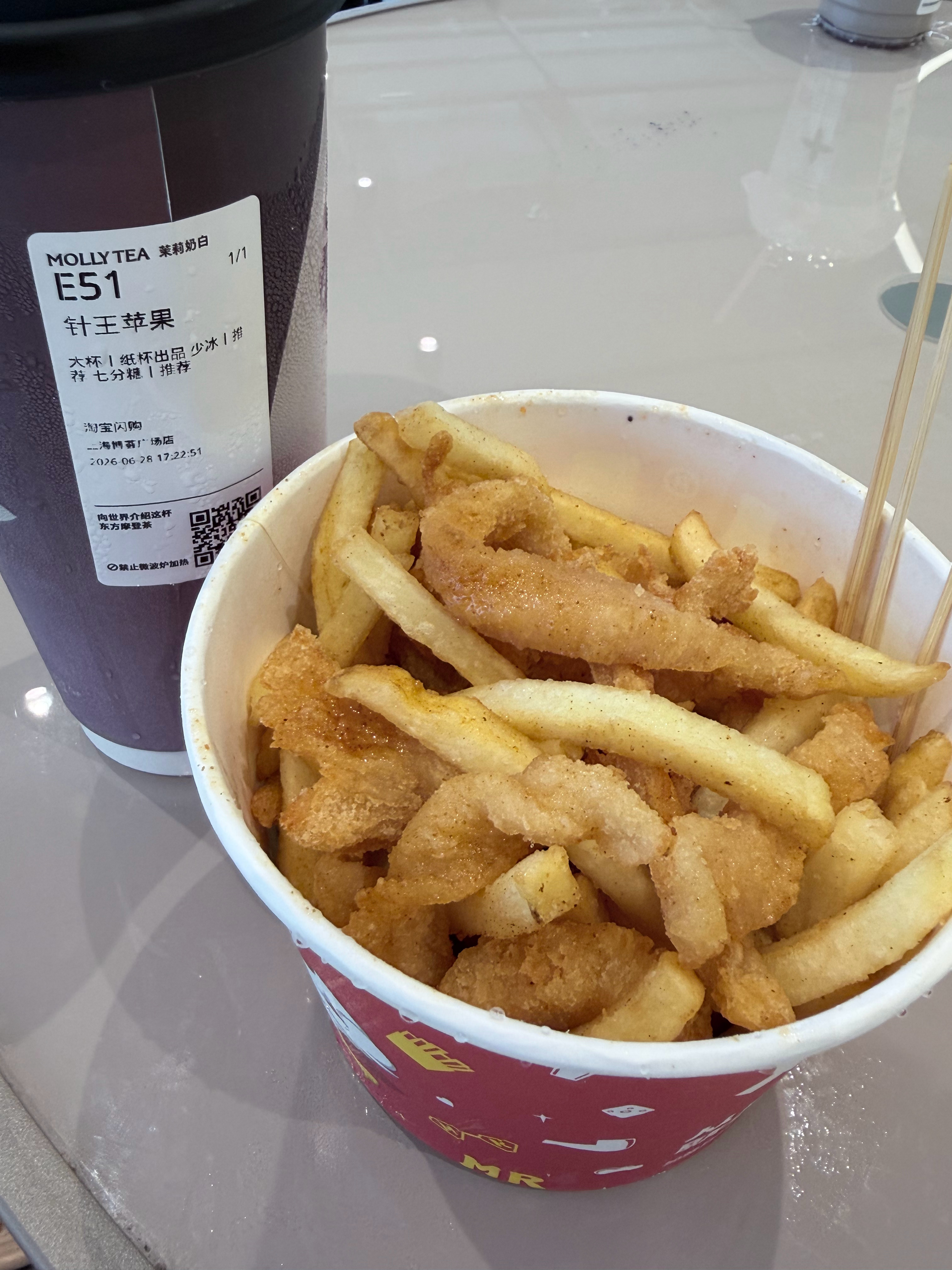 今日任务是来找珏孝女孝女请我喝奶茶了～顺便晃了一圈最近爱上侧马尾了 真方便o(｡